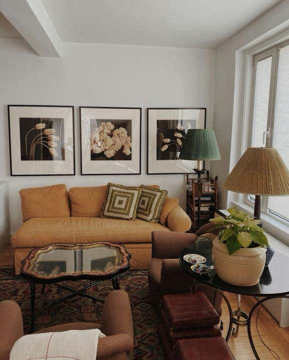 Corner sofa layout with chaise